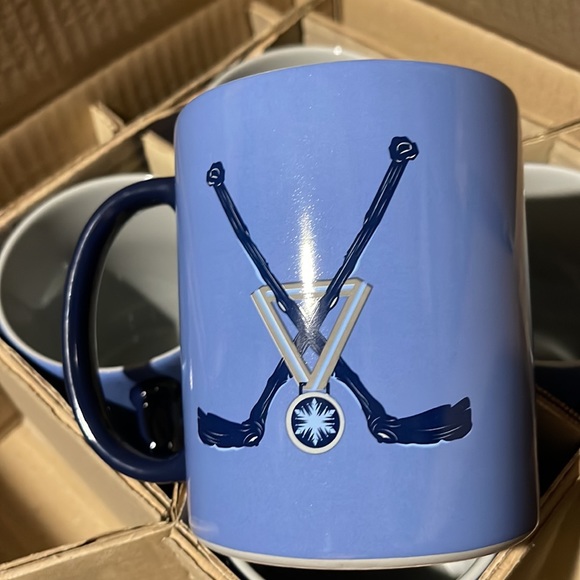 Bundle of three disney Frozen mugs - Picture 3 of 3